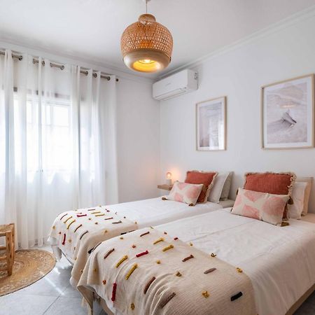 Flat With Ac, Wifi, Netflix, Balcony - 3 Min From The Beach Apartamento Armação de Pêra Exterior foto