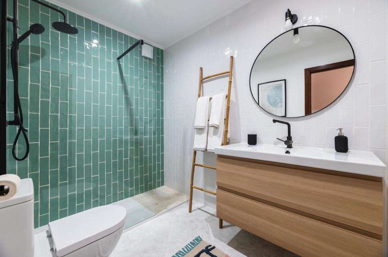 Flat With Ac, Wifi, Netflix, Balcony - 3 Min From The Beach Apartamento Armação de Pêra Exterior foto