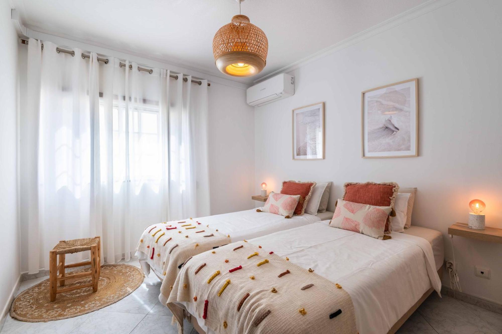 Flat With Ac, Wifi, Netflix, Balcony - 3 Min From The Beach Apartamento Armação de Pêra Exterior foto