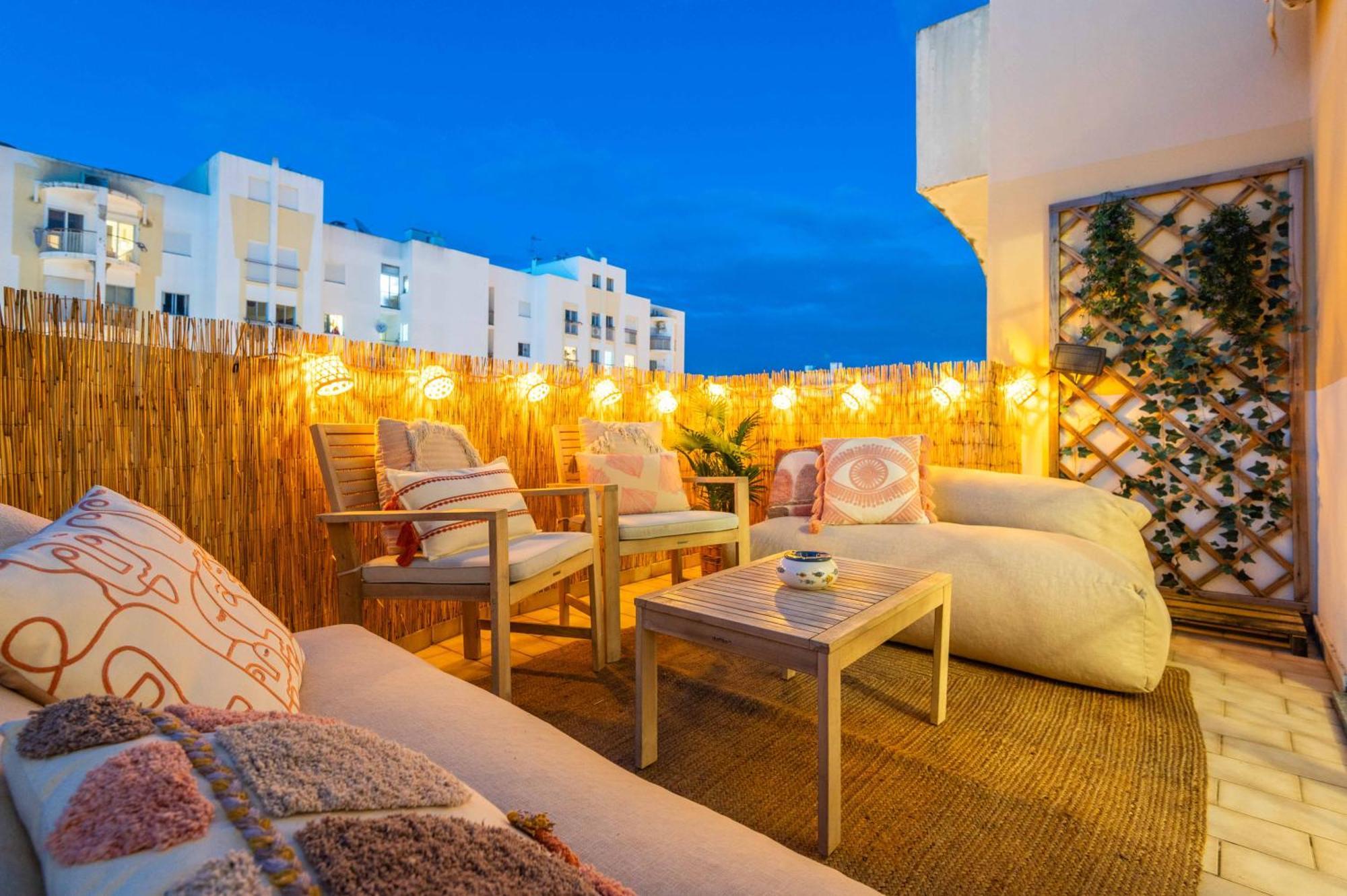Flat With Ac, Wifi, Netflix, Balcony - 3 Min From The Beach Apartamento Armação de Pêra Exterior foto
