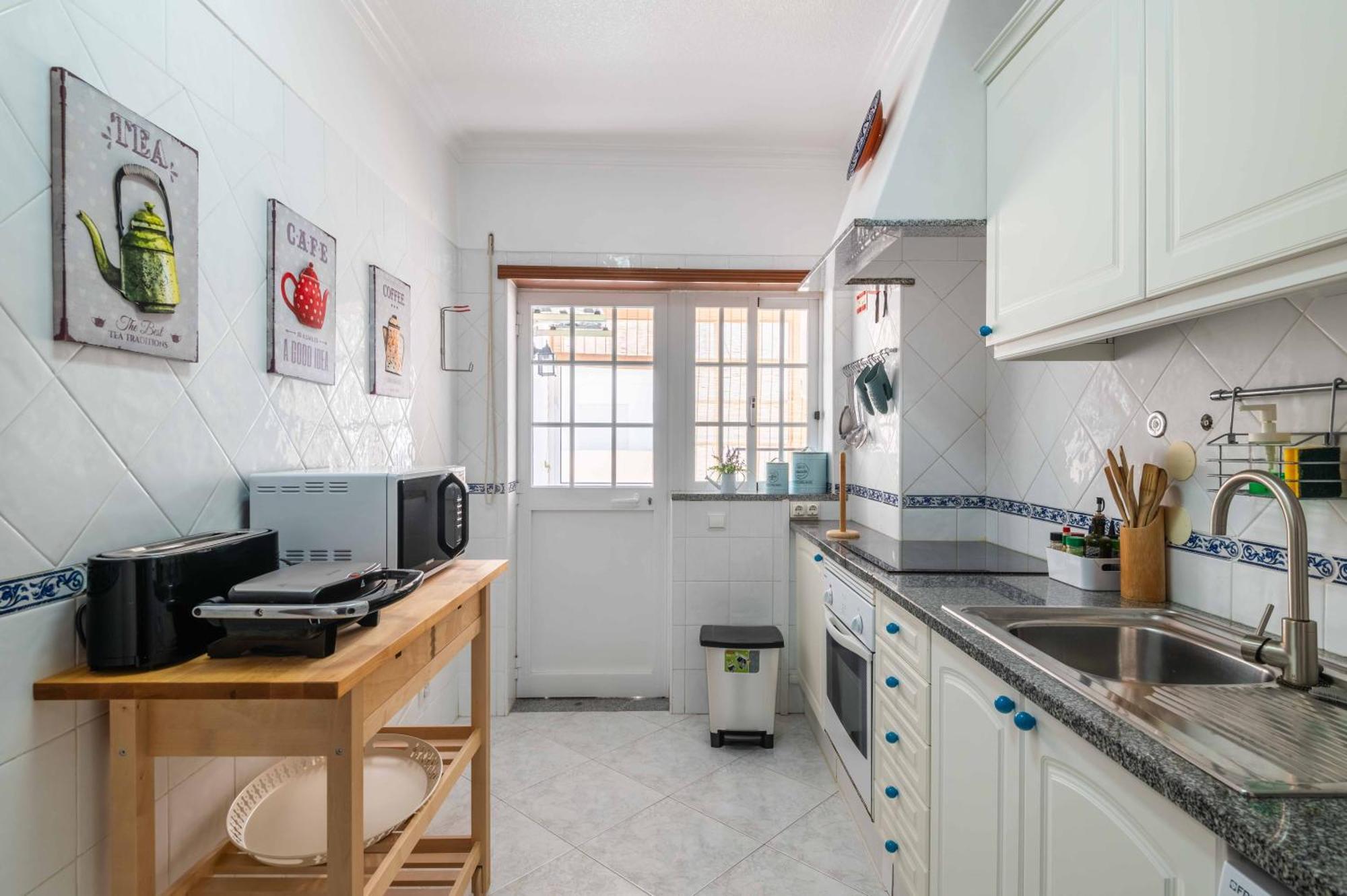 Flat With Ac, Wifi, Netflix, Balcony - 3 Min From The Beach Apartamento Armação de Pêra Exterior foto