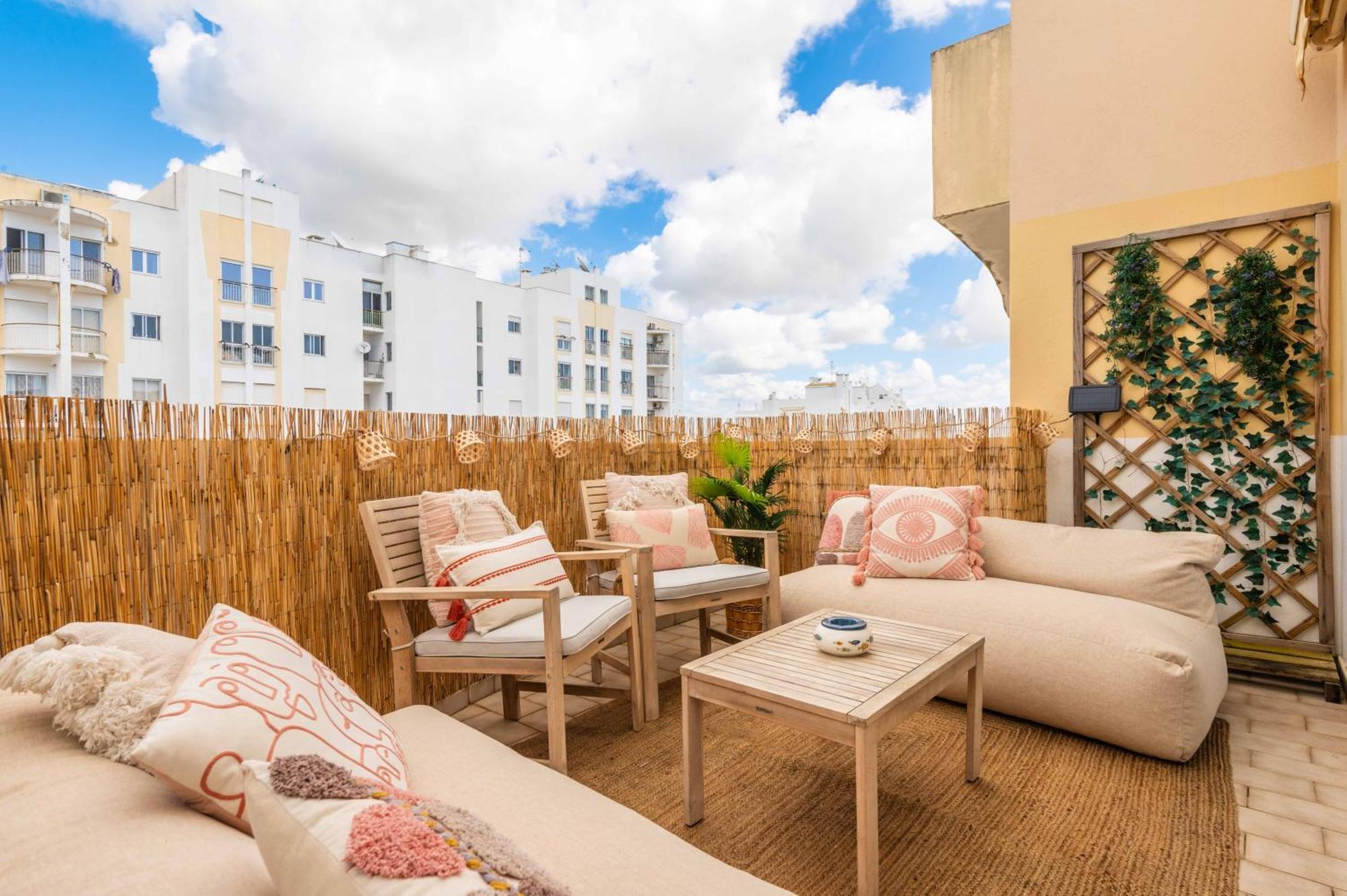Flat With Ac, Wifi, Netflix, Balcony - 3 Min From The Beach Apartamento Armação de Pêra Exterior foto